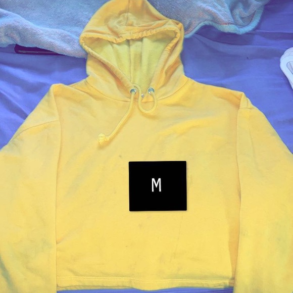 Dresses 7$, skirts 5$, robe 15$, jean jacket 30$, hoodie 15$, jackets 7$ - Picture 5 of 14